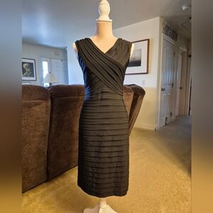 Adrianna Papell Elegant Black Sleeveless Dress Size 6, Stretch For Great Fit